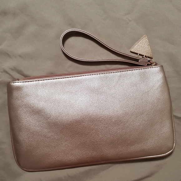 Guess - Picture 3 of 3